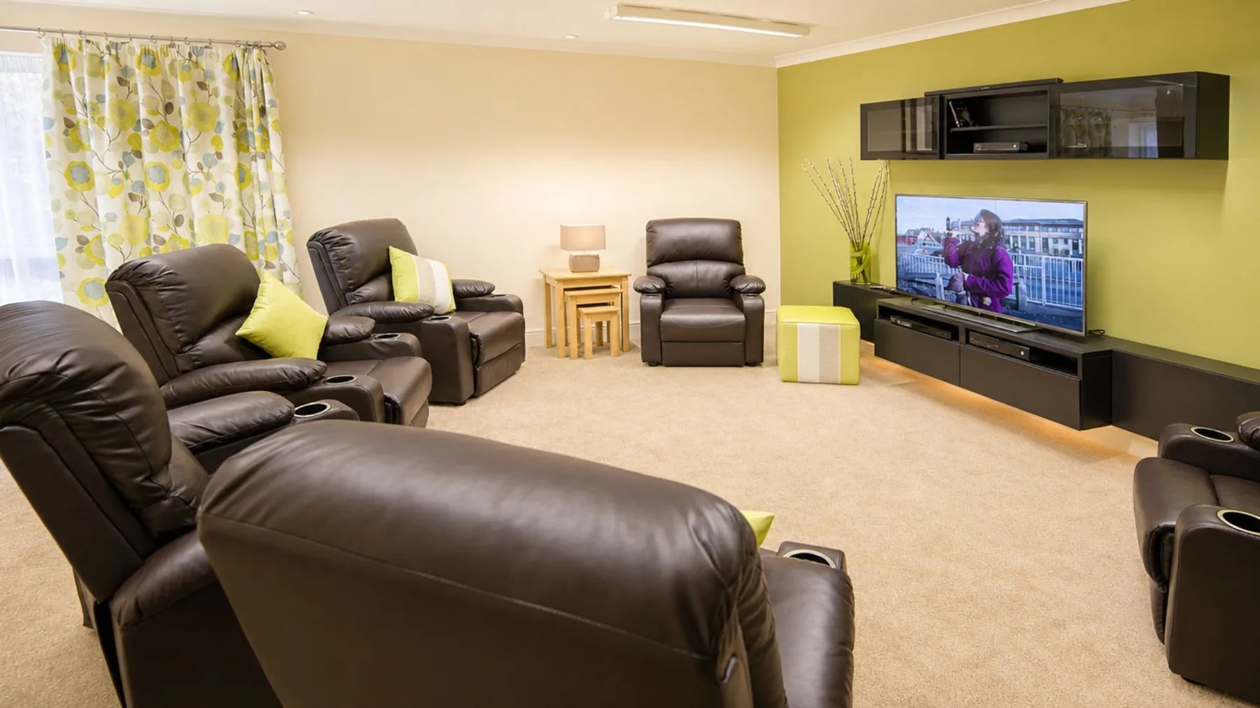The Oaks Care Home - photo 2